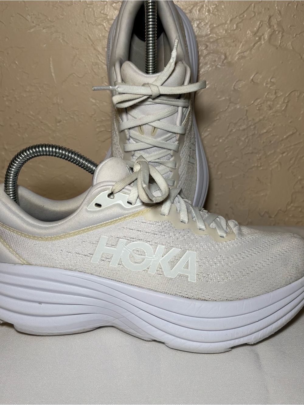 Women's HOKA Bondi 8 maximal-cushion road running shoes Size 7.5B
